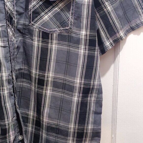 Burnside Short Sleeve Button Shirt - Large Youth/Small Woman - See Measurements - Picture 9 of 13